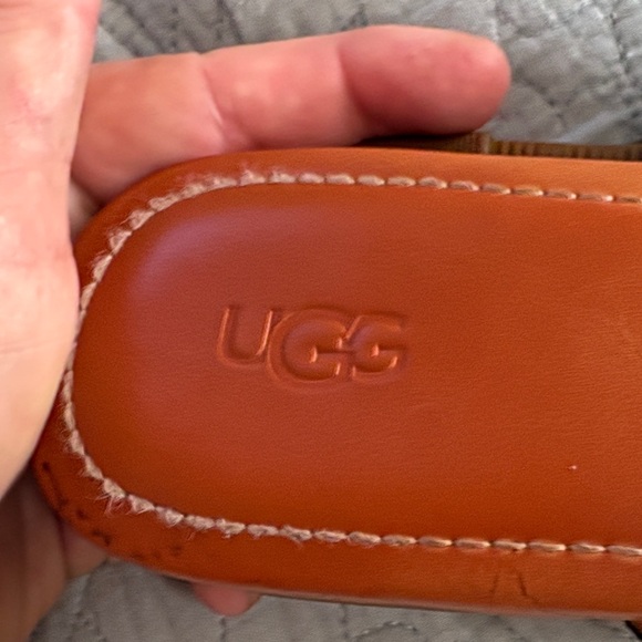 UGG Women's Black and Tan leather Sandals - Picture 6 of 6